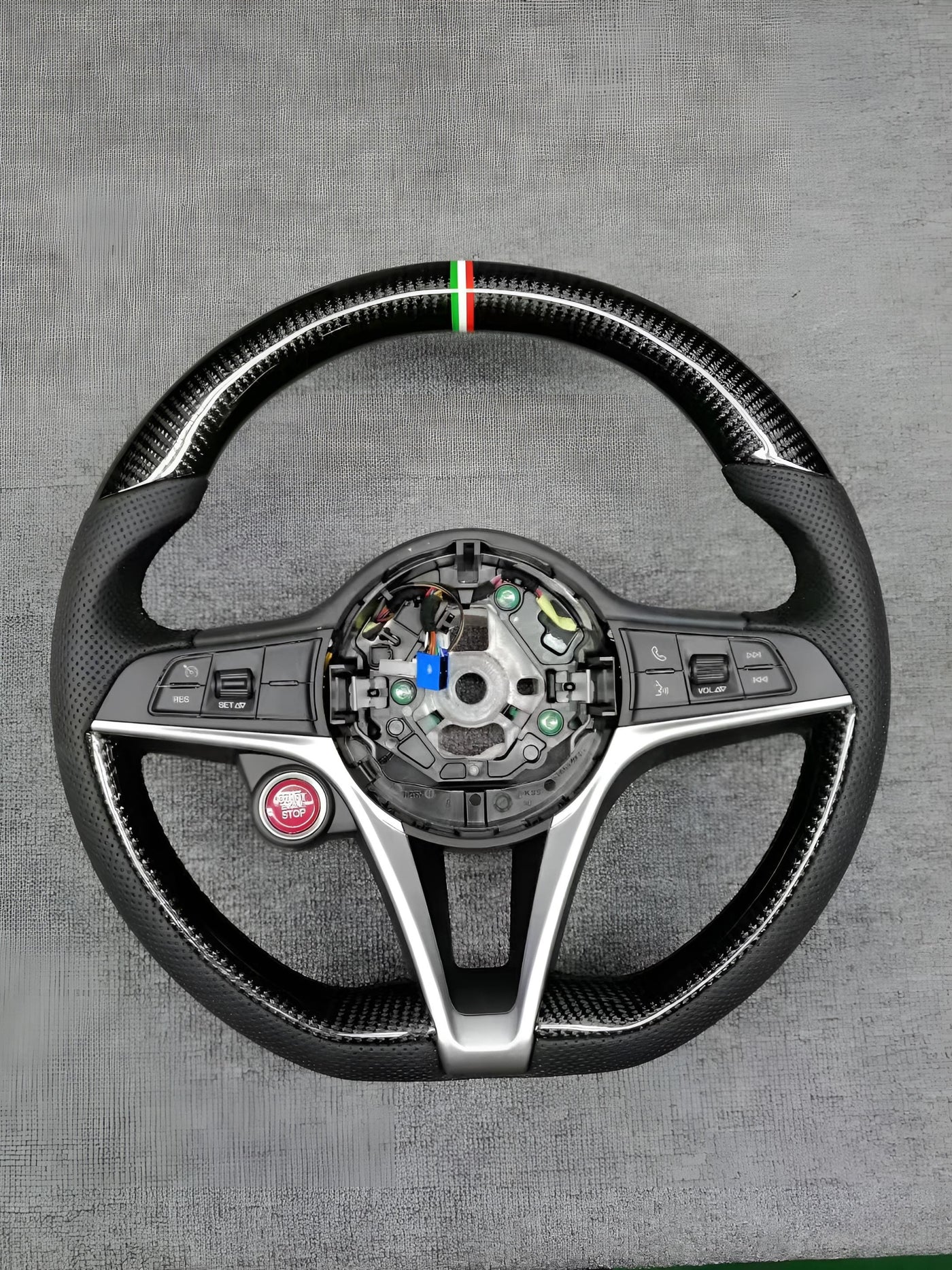 VOLANTE CUSTOM QUADRIFOGLIO in CARBONIO e PELLE per Alfa Romeo GIULIA e STELVIO 2016-2025