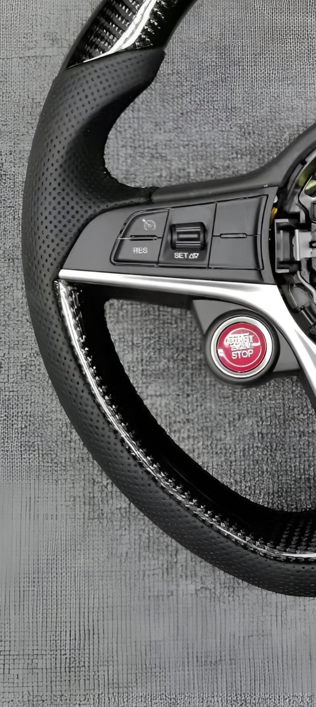 VOLANTE CUSTOM QUADRIFOGLIO in CARBONIO e PELLE per Alfa Romeo GIULIA e STELVIO 2016-2025